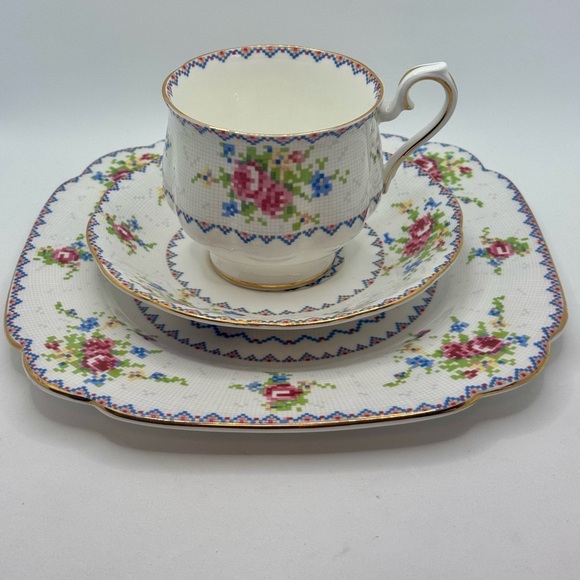 Vintage Royal Albert Petit Point Snack Set Needlepoint - Cup, Saucer & Plate - Picture 4 of 6